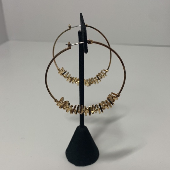 Nine West Womens Gold Tone Beyonce Selena Gomez Style Hoop Wife Gift Earrings A4 - Picture 7 of 8